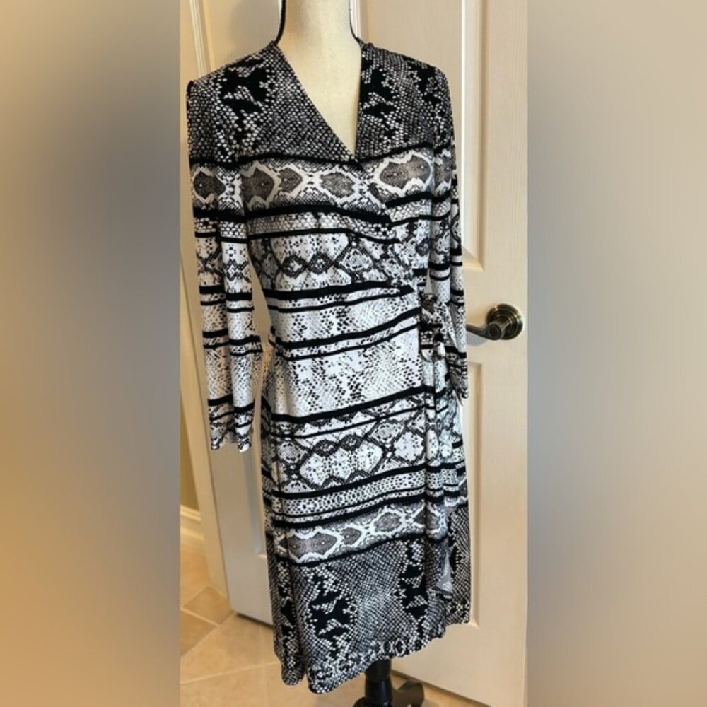 BCBG MaxAzria Snake Print Black and White Wrap Dress 3/4 Sleeve Sz L